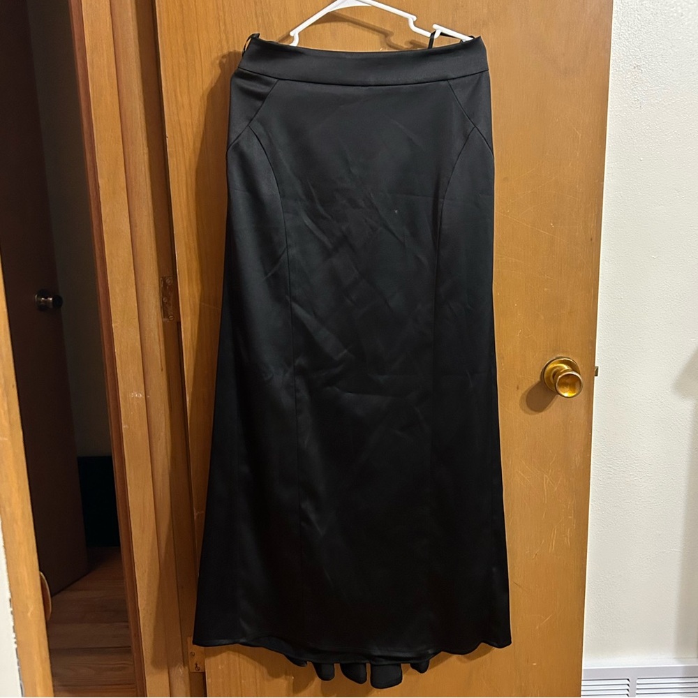 Cachet Black Lined Skirt with Pleat Back Size 8‎